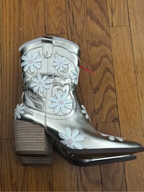 Steve Madden Metallic Silver Floral Western Ankle Boots